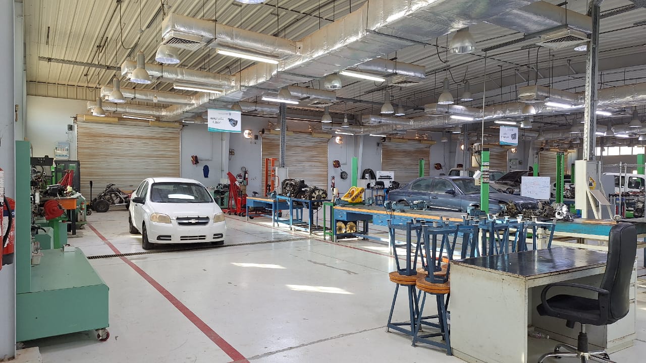 ورشة المحركات والمركبات